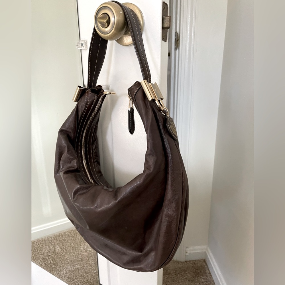 Timeless Gucci Duchessa hobo brown leather bag